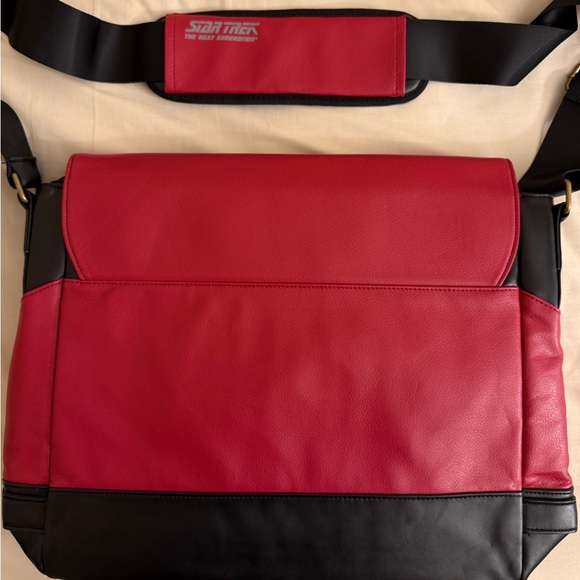 Star Trek: The Next Generation Laptop Messenger Bag (Command Red) - Picture 6 of 9